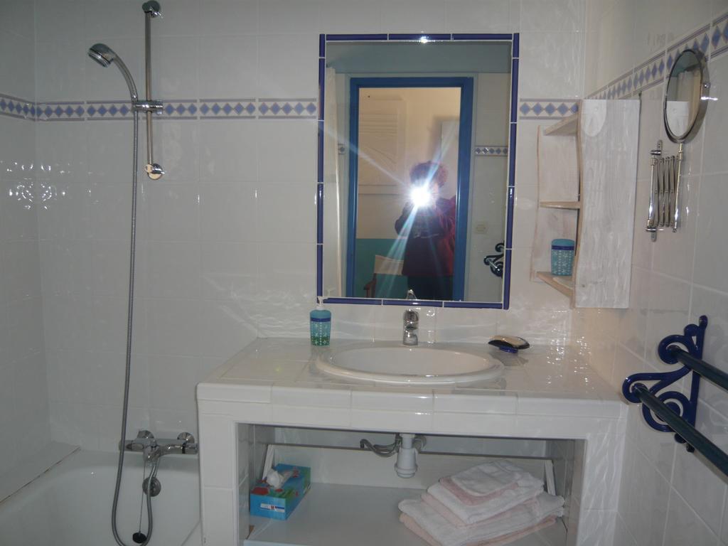 La Genestiere Bed & Breakfast Clermont-lʼHérault Bagian luar foto