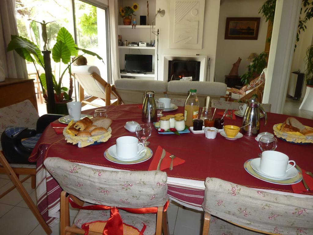 La Genestiere Bed & Breakfast Clermont-lʼHérault Bagian luar foto