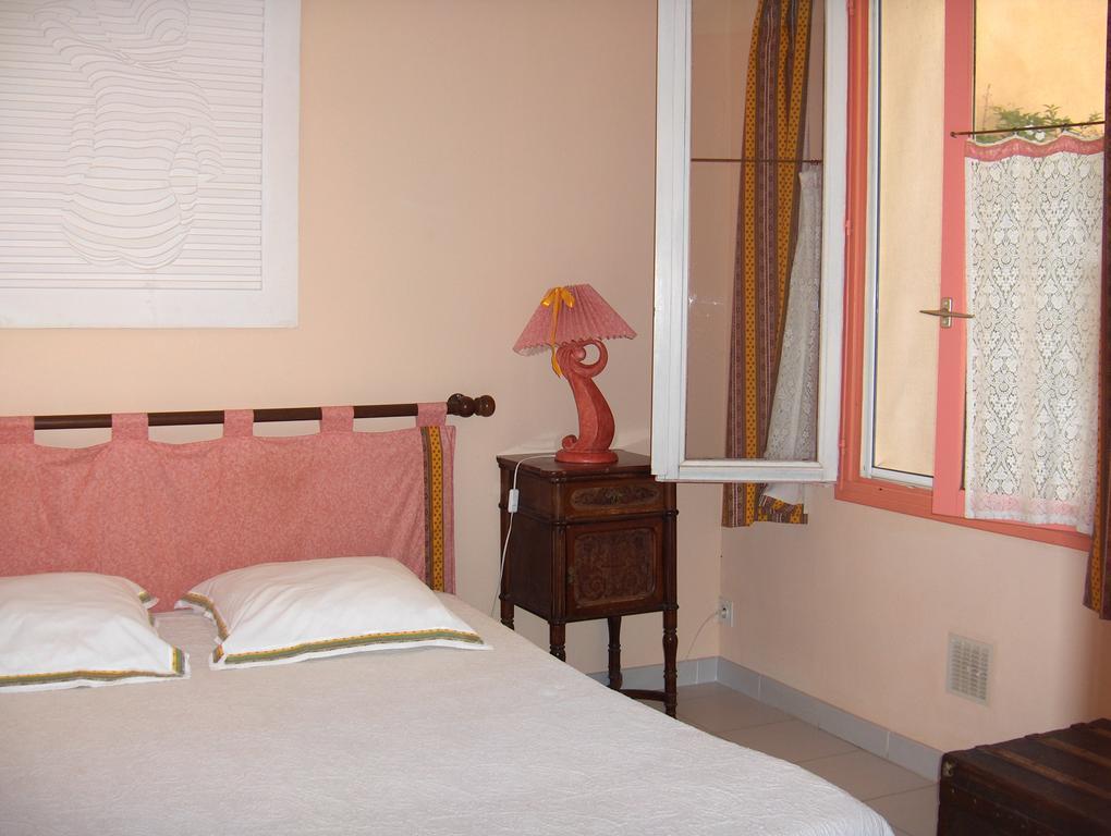 La Genestiere Bed & Breakfast Clermont-lʼHérault Bagian luar foto
